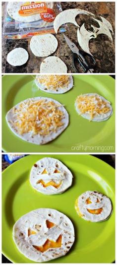 
                    
                        Mini Pumpkin Quesadillas for a Halloween Lunch Idea #Kids snack
                    
                