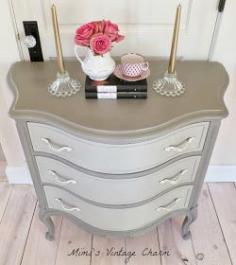 
                    
                        Painted two toned dresser --Annie Sloan  french linen is the shell and mix with old white for drawers/old white on handles
                    
                