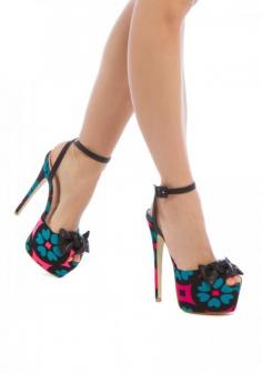 
                    
                        This floral-print sandal from the MADISON collection boasts a sky-high platform and flirty peep-toe. ==
                    
                