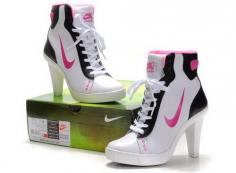 
                    
                        Nike Heels~ WANT
                    
                