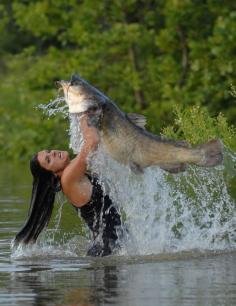 Beautiful woman Noodles 30 pound Flathead Catfish. Go girl.