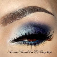 Ombré blue grey eyeshadow