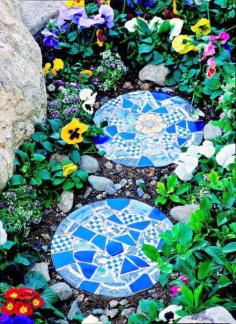 
                    
                        10 Garden Mosaic Projects • Lots of Ideas & Tutorials! • Including these mosaic stepping stones from midwest living.
                    
                