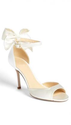 Little bow pump, perfect for the bride #fashion #style
