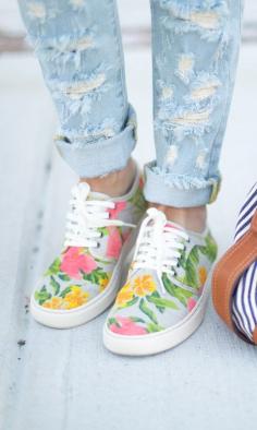 
                    
                        Casual & cool Hawaiian-printed lace-up sneakers
                    
                