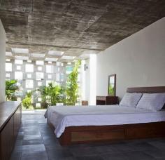 Binh Thanh House by Vo Trong Nghia Architects. Binh Thuan / Vietnam / 2013 Photos: Hiroyuki Oki