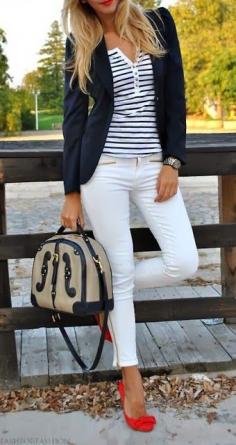 #wowffect | Fashion Stile e Scarpe -|- Fashion Style and Shoes. Navy Blazer with Red Flats.