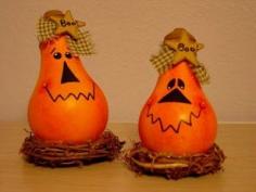 Cute Jack O Lanterns created from recycled light bulbs!  #Halloween #recycled #crafts featured