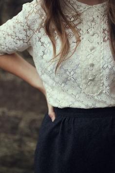 Really pretty white lace shirt with Peter Pan collar and half sleeves and skirt.