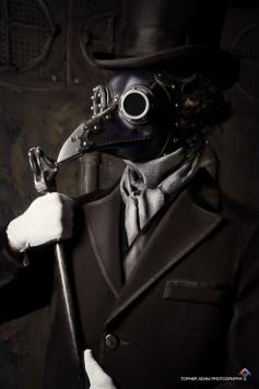 Steampunk mask, this picture links steampunk, birds and the 1800's all together as on accessory, If i can I would like to design something like this plague doctor mask