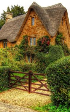 Charming Cottage in Great Tew, Oxfordshire. England • photo: SuperSnappz on deviantart - a place like this where my ancestors resided.