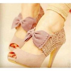 Cute pale pink bow, lace, peep toe, heals