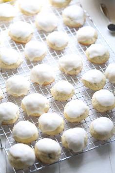 Light sugar cookie recipe with the bright taste of lemon and poppy seeds! lemonsforlulu.com #SweetieSwaps #SplendaSweeties #ad