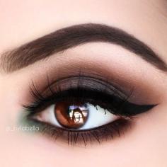 Dark brown eyeshadow with matte forest green on inner... His eye makeup is gorgeous, definitely something I aspire to be able to do some day.