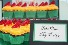 I love the idea of a Wizard of Oz themed party - LOVES the movie.