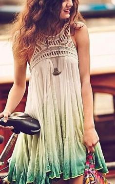 Dip dye boho dress. This shot definitely makes me want to buy the dress. Although I already have a FP dress that's quite similar, minus the tie dye hemline.
