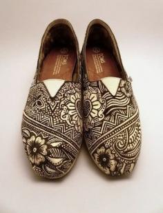 Henna patterned Toms