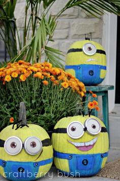 Halloween minion pumpkins