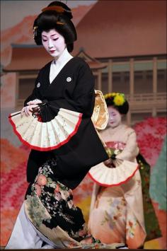 Geisha fan dance