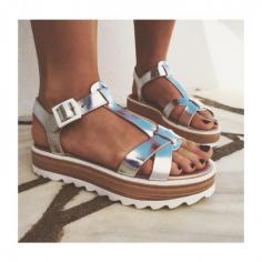 Silver sandals by a Greek label Komis & Komis. Instagram VAATE_BYMALESUSA