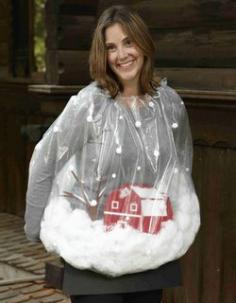 DIY Snow Globe Costume #SnowGlobe #DIY #Halloween #HalloweenCostume #Costumes