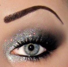 Silver glitter: | 26 Ways To Make Glitter Your New Smokey Eye #makeup #beautyinthebag #eyes #eyeshadow #glitter