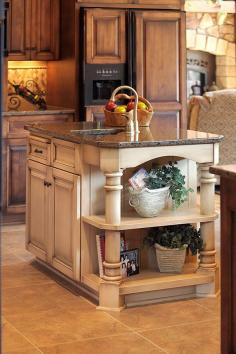 amish custom kitchen island cabinets by Mullet Cabinet in Millersburg, Ohio