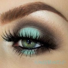 Mac: aqua in the center of the eyelid and ground brown in the crease Makeupgeek: ice queen on the brow bone, taupe notch around the crease by isrc