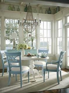 I love the blue chairs and white table for ma beach house!