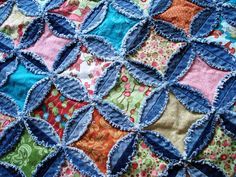 
                    
                        Denim rag quilt - this is another quilt-as-you-go project.  Love it! Use 6 ????? denim circles, 4??? batting squares, 5??? charm squares
                    
                