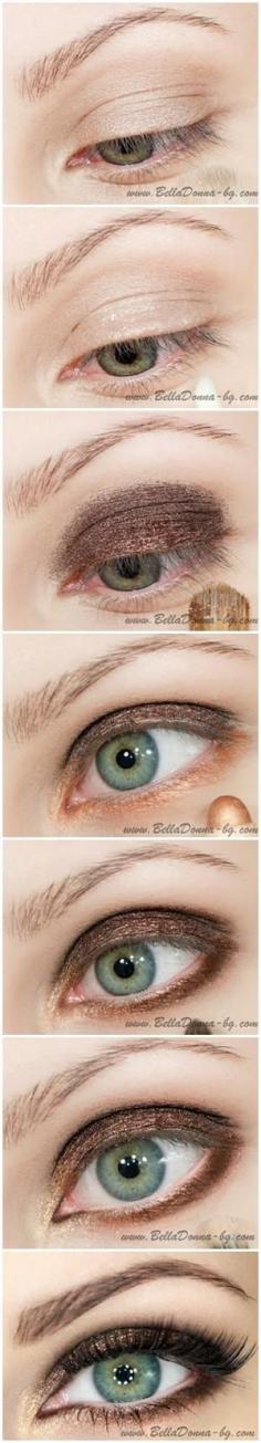 Green eye makeup