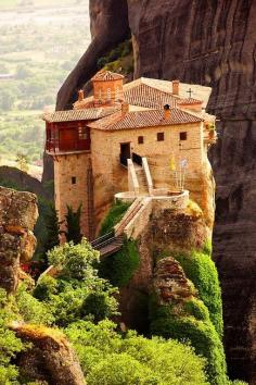 Stunning Photography: Roussanou Monastery in Meteora