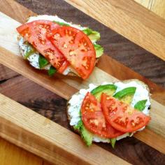 Easy to whip up for snacks, light meals and after workout fuel-ups! Avocado Toast with Cottage Cheese and Tomatoes via the lemon bowl #clean #fresh #healthy