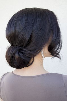 
                    
                        Bridal hair. such a simple chingon, could had braids or really anything else to dress it up. Even just a simple accessory.
                    
                