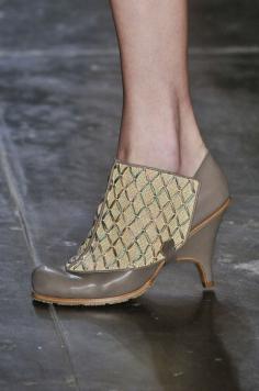 styleskilling.com » Blog Archive » Fernanda Yamamoto. Ciao Mao shoes I like versatility