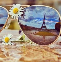Paris #France #France #Paris #cityvision #visiterparis #tour #travel #tourism #bus #eiffel #tower #monument #romance #love #pariscityvision #yellow #flower #sunglasses