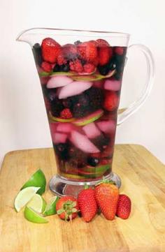 You could LOSE 10 LBS THIS WEEK with these delicious FAT BURNING DRINKS! #SpaWater #WeightLoss #FruitInfused