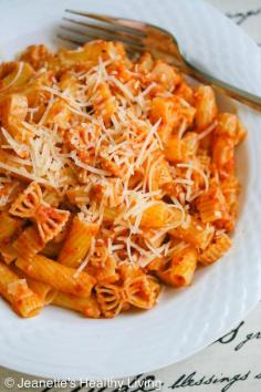 Easy homemade tomato pesto pasta