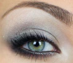 Eye makeup tutorial for green eyes