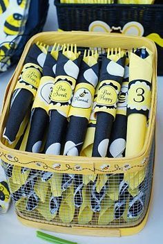
                    
                        Adorable Bumble Bee Birthday Party :: Sweet Customers | The TomKat Studio
                    
                