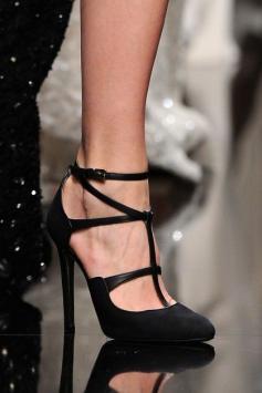 Gorgeous Elie Saab heels via @hatannous. #ElieSaab #heels