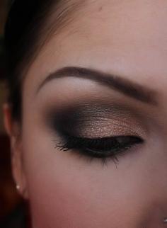 Eye makeup is a great way to make your eyes look more beautiful. chicparlour.com #hair #makeup #beautytips #eyedesign