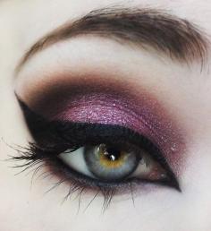Purple eyeshadow & cateye? Perfect combo.