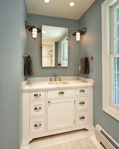 
                    
                        For an even cooler blue with a hint of warmth, Benjamin Moore Slate Blue is another great transitional color. ??This color is ideal for those wanting to go cooler and to incorporate blue:
                    
                