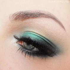 
                    
                        beautiful green eyeshadow
                    
                