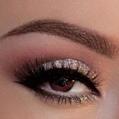 Warm glitter eye shadow