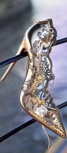 Modern Cinderella shoe | Christian Louboutin Impera Pumps. #shoes #pumps #fashion #heels