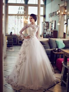 A-Line/Princess Scoop Long Sleeves Hand-Made Flower Court Train Tulle Wedding Dresses