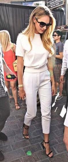 Candice Swanepoel's all white outfit is flawless!