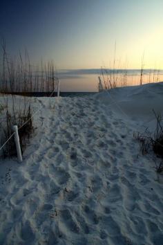 beach walk at night....I WANT TO GO TO THE BEACH!